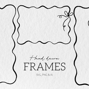 Puede incluir: Tres marcos negros ondulados con una cinta en la parte superior de cada marco. El texto "Hand drawn FRAMES SVG, PNG & AI" está debajo de los marcos.