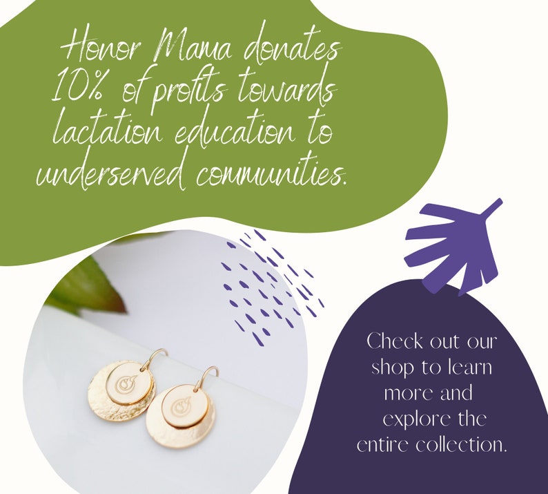 Puede incluir: Pendientes de oro de doble capa con un peque&ntilde;o dise&ntilde;o de l&aacute;grima. Los pendientes est&aacute;n sobre una superficie blanca con un dise&ntilde;o abstracto morado y azul en el fondo. El texto "Honor Mama donates 10% of profits towards lactation education to underserved communities." est&aacute; en la esquina superior izquierda de la imagen. El texto "Check out our shop to learn more and explore the entire collection." est&aacute; en la esquina inferior derecha de la imagen.