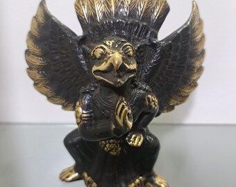 Bring the powerful presence of Garuda dev to your home or temple with this 4.5inch bronze murti.