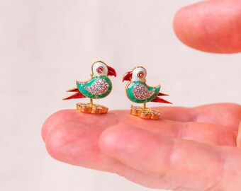 These charming 2 cm small metal parrots are exquisite miniature adornments, perfect for enhancing the beauty and spiritual atmosphere
