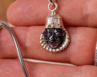 Carry the courage and strength of Lord Nrisimhadev close with this beautiful small silver pendant and chain set.