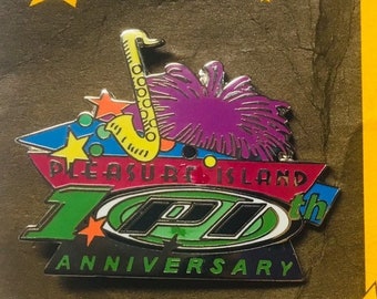 Pleasure Island Jubileum Pin