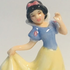 Snövit porslins gångjärnslåda