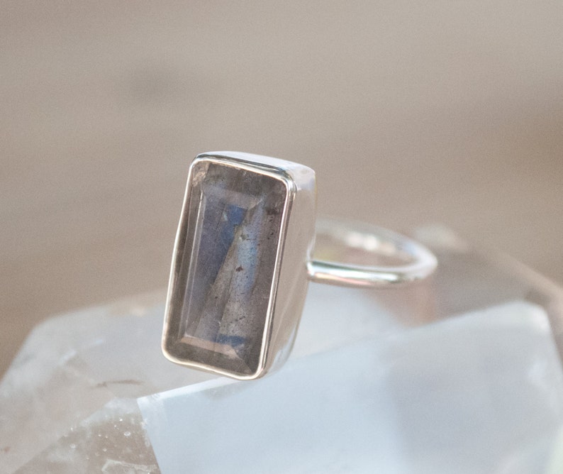 Rainbow Labradorite Ring Sterling Silver 925 Statement Gemstone Thin Band Bycila Jewelry February March Birthstone BJR191 画像 4