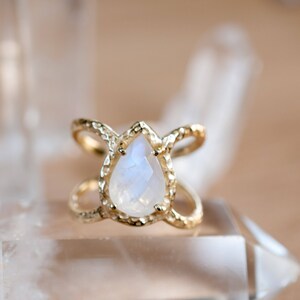 Moonstone Ring * Hammered Band * Gold Ring * Statement Ring * Gemstone Ring * white * Wedding Ring * Organic Ring * Natural* BJR137