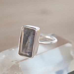 Rainbow Labradorite Ring Sterling Silver 925 Statement Gemstone Thin Band Bycila Jewelry February March Birthstone BJR191 画像 6