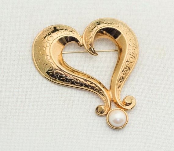 B3 Heart Brooch Vintage Broach Avon Jewelry Avon Brooch Love Brooch Heart Broach Vintage Brooch Gold Heart Brooch