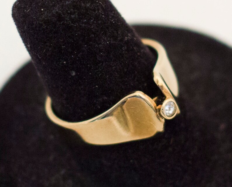 Ladies Ring Thick Banded Ring Vintage Ring Single Stone Ring Grandma Ring Size 7 34 Promise Ring Gold Avon Ring Elegant Ring