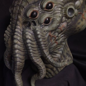 Painted Cthulhu Mask- Wearable, Custom Paint