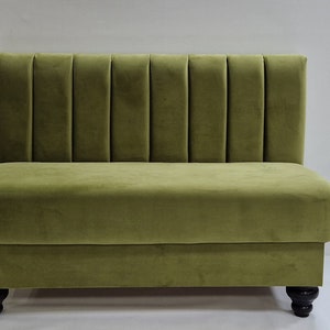 Banco modular acanalado de color verde cedro