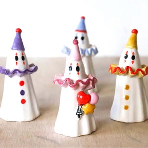 Fantasmas payasos hechos a mano - Cerámica de Millie Figuras únicas de fantasmas payasos pequeños - hechas a pedido