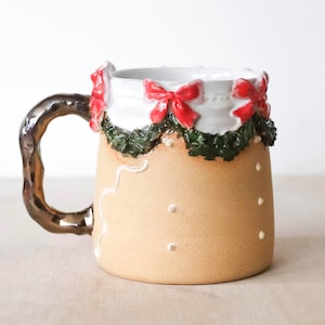 Taza de gres hecha a mano por Millie's Pottery - Taza de gres navideña vintage
