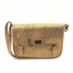 Bolso bandolera de corcho vegano con solapa de mármol dorado: bolso de mensajero moderno para ella, regalo ecológico, regalo para esposa