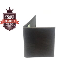Elegante tarjetero plegable de corcho elaborado con cuero vegano en tonos naturales y marrones: regalo minimalista perfecto