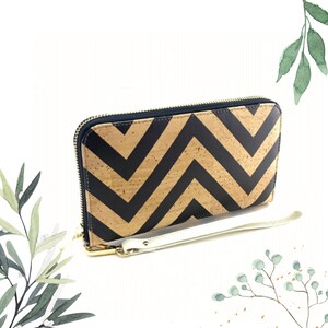 Stilvolle Kork-Chevron-Clutch-Geldbörse mit Reißverschluss - Vegan, umweltfreundlich, handgefertigt, einzigartige Damen Geldbörse