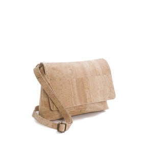 Elegante bolso bandolera de corcho con solapa y correa ajustable - Monedero de piel vegana para ella - Bolso bandolera pequeño - Regalo ecológico para ella