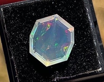 CONTRALUZ OPAL portrait cut gem, natural high grade material from Mexico with exceptional cut and polish