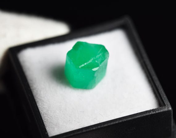 Muzo Colombian Emerald crystal! Natural Emerald specimen and double terminated