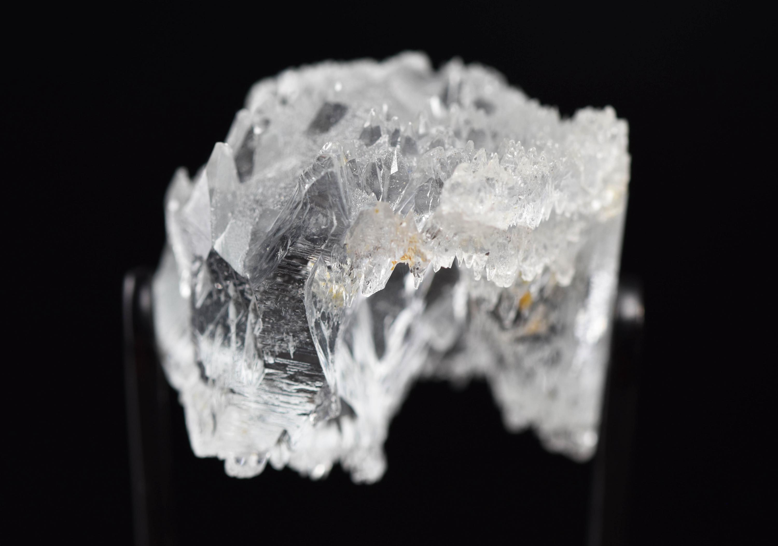 スカルドゥ（パキスタン）産のエッチングされたアクアマリンクリスタル