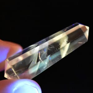 Nowe znalezisko! UV Phantom Quartz z Brazylii, polerowany kryształ