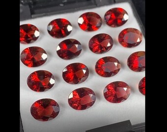 1 gema facetada de granate rojo