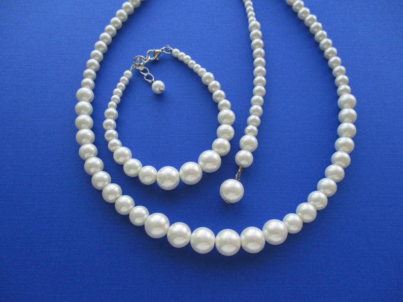 Bridal Party Jewelry Gift Set Bride White Pearl Jewelry Set with a 5 inch Backdrop Bride Gift Maid of Honor Gift Bridesmaid Gift