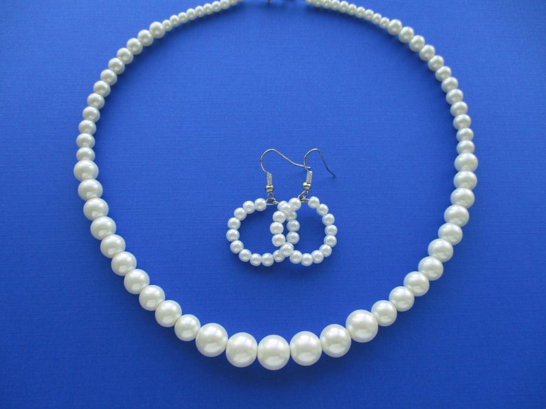 Bridal Party Jewelry Gift Set Bride White Pearl Jewelry Set with a 5 inch Backdrop Bride Gift Maid of Honor Gift Bridesmaid Gift