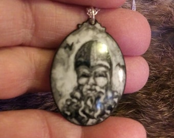 Pintura vikinga en acuarela. Colgante con cadena de plata de 50 cm. Pieza única.