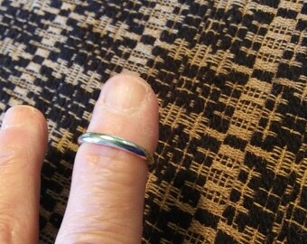 Hecho a mano anillo de estilo banda de boda simple en plata esterlina tamaño 4