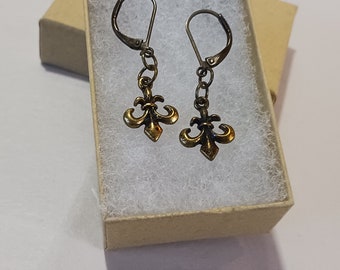Fleur-de-lis steampunk style earrings