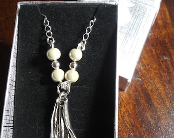 Colgante de tela con diseño de tela de PMC, colgante de arcilla de metales preciosos con dos perlas magnéticas, diseño de tela perfecto para diseñadores.