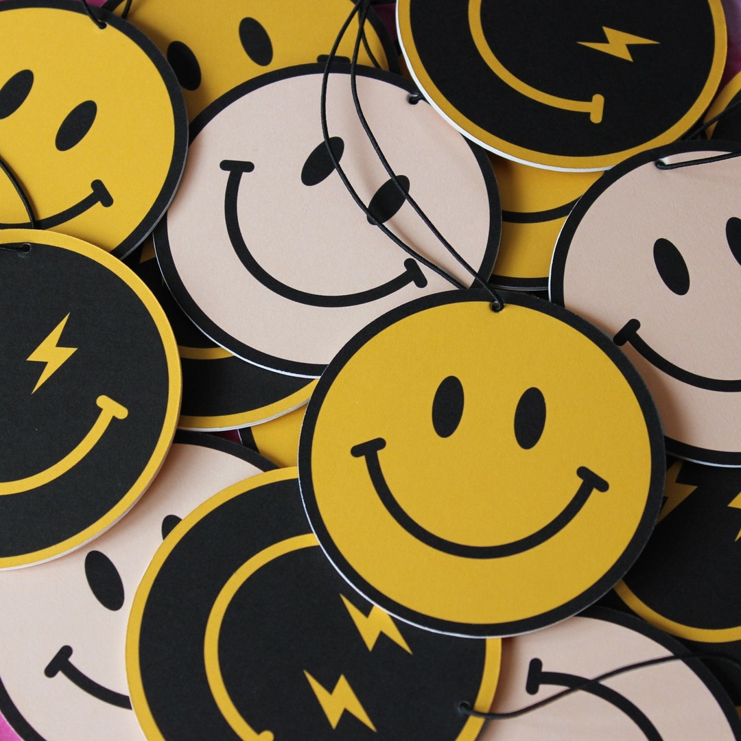 Smiley Face Car Air Freshener, Rear View Mirror Hanging Car Decor, Aesthetic Car Accessory Charm