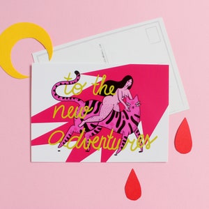 cartolina femminista ispiratrice, carta avventure, carta viaggio, carta potere femminile, donne avventurose, cordoncino illustrazione tigre, arte femminista