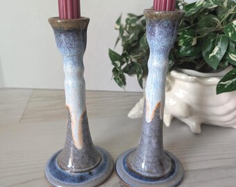 Bougies piliers fabriquées à la main avec glaçage goutte à goutte