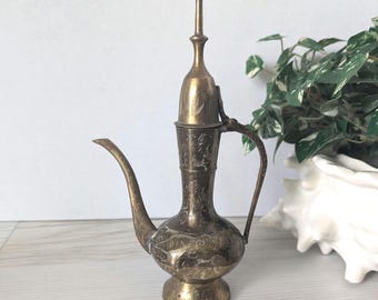 pichet Dallah vintage en laiton gravé | Lampe Génie | Inde