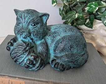 vintage, bleu sarcelle, chat à poil long avec pelote de laine | Inde