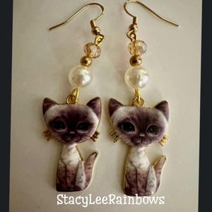 Siamese Cat Dangle Earrings: Pearl & Crystal Beads, Gold Finish