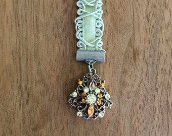 Vintage Charm Bookmark, Green Bookmark, Velvet Ribbon Bookmark, Bookish Gift, Mother's Day Gift from Kids, Birthday Gift for Daughter
