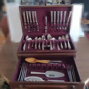 Prestige silverplate flatware by Oneida Silver. Grenoble pattern