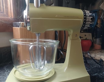 Sunbeam Mixmaster avocado green stand mixer