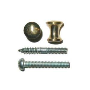 Puede incluir: Dos pomos de armario dorados, uno redondo y otro con un vástago cilíndrico corto, con dos tornillos.