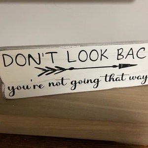 Inspirational decor, Don&#39;t look back you&#39;re not going that way