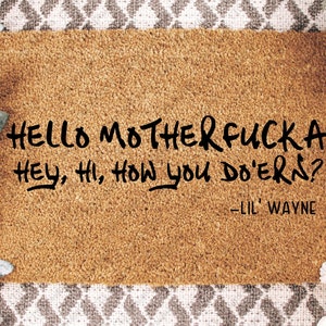 90er Rap Zitat PNG SVG | Lil Wayne svg | lil Wayne png | Lustiges Türset Zitat | Rapper Zitate | Rap | Hello Motherfucka png | Willkommensmatte