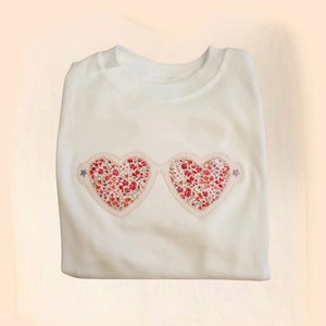 Camiseta con gafas de sol Liberty / Jersey de letras / Diseña el tuyo propio / Niños / Niñas / Jersey de San Valentín /corazón