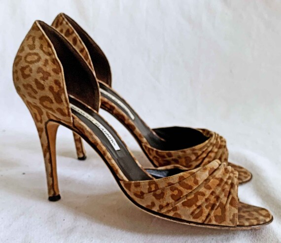 manolo blahnik leopard pumps