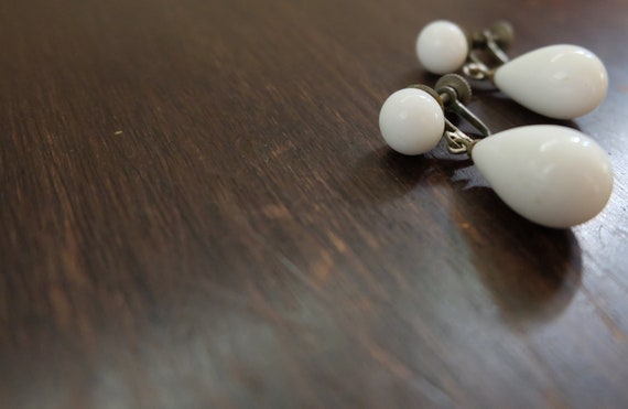 Vintage Earrings | Milk Glass Clip-On Earring | 1… - image 3