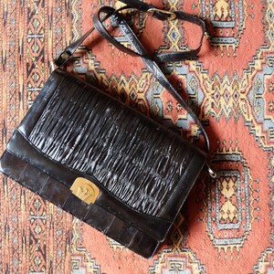 Vintage Handbag In Textured Leather or Leatherette With Hidable Crossbody Strap