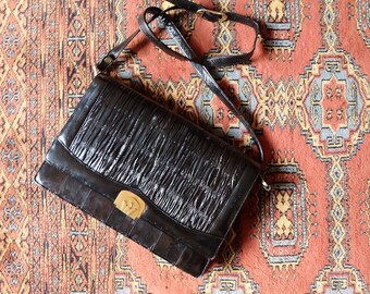 Vintage Handbag In Textured Leather or Leatherette With Hidable Crossbody Strap
