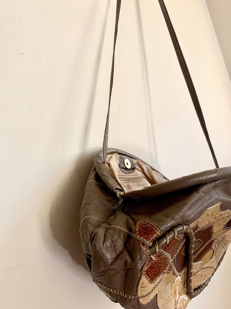 1980s Statement Vintage Handbag With Crossbody Styling in Textured Leathers