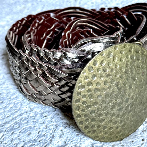 80s Vintage Belt in Woven Leather With Statement Brass  display picture 1